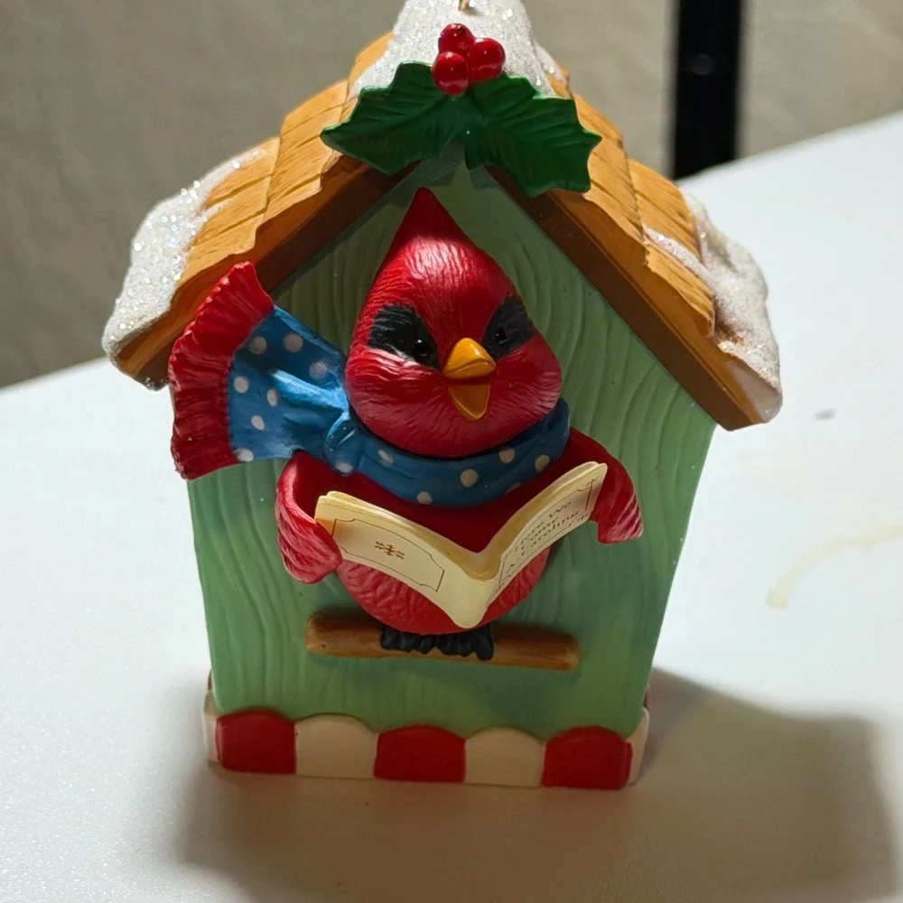 Hallmark Ornament Caroling‎ Cardinal 2020 Red Birdhouse Musical Sound Holiday